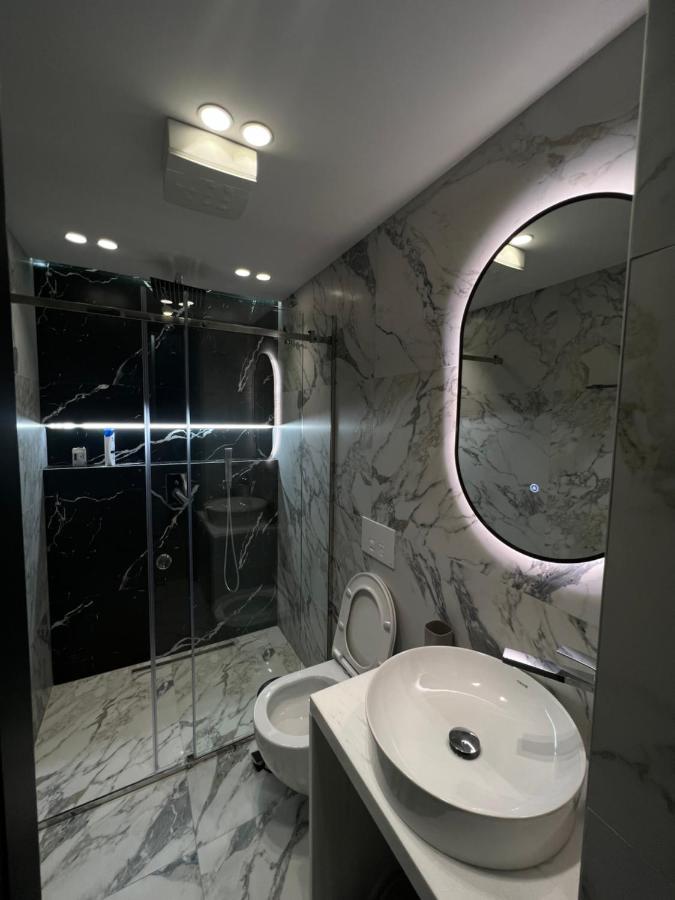 Deluxe Apartment Bllok Tirana Buitenkant foto