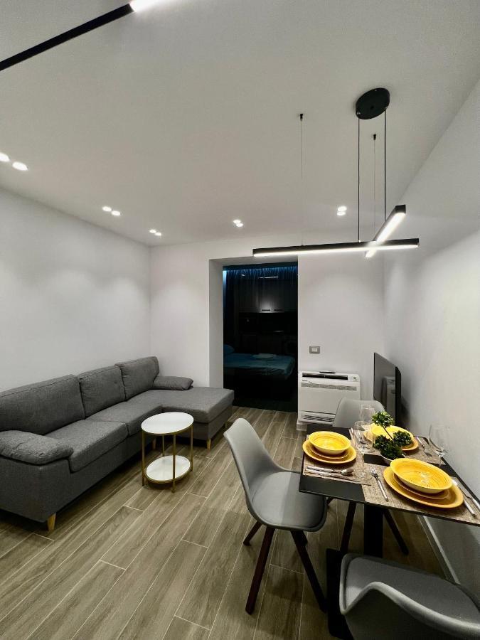 Deluxe Apartment Bllok Tirana Buitenkant foto