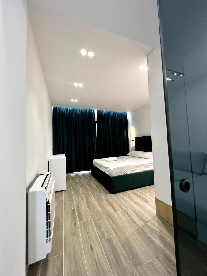Deluxe Apartment Bllok Tirana Buitenkant foto